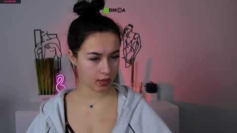 Snapshot of vivy_star chatting on 10.19.25 vivy_star online show from 10.19.25