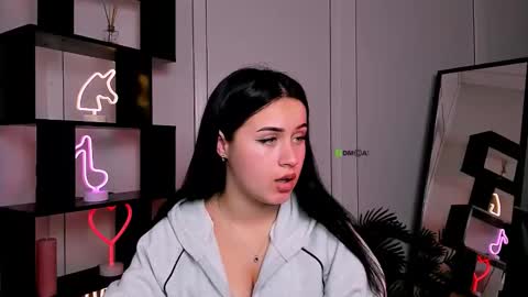 Snapshot of vivy_star chatting on 10.24.25 vivy_star online show from 10.24.25