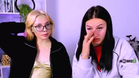 Snapshot of vivy_star chatting on 11.01.25 vivy_star online show from 11.01.25