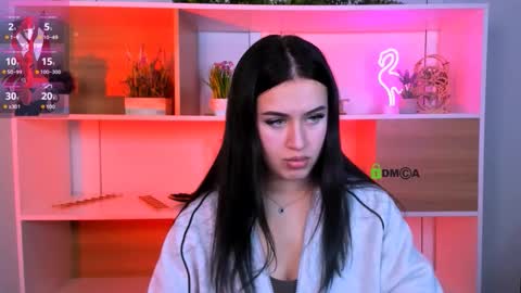 Snapshot of vivy_star chatting on 11.06.25 vivy_star online show from 11.06.25