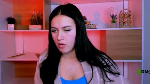 Snapshot of vivy_star chatting on 11.08.25 vivy_star online show from 11.08.25