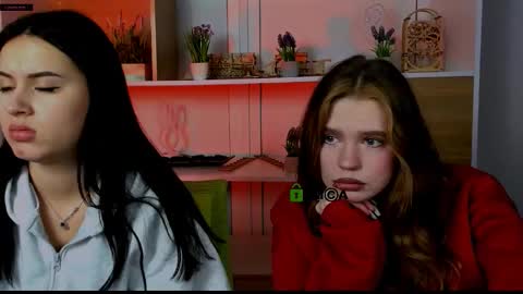 Snapshot of vivy_star chatting on 11.09.25 vivy_star online show from 11.09.25