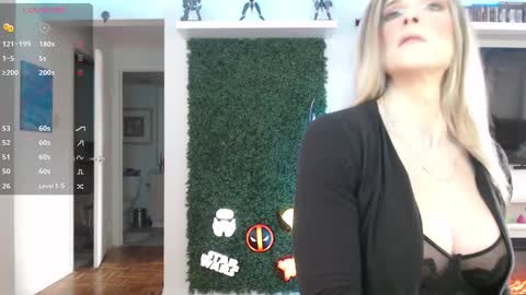 Snapshot of vixen_lockheart chatting on 11.02.25 Vixen online show from 11.02.25