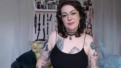 Snapshot of vixinvvitch chatting on 05.01.26 VIXIN online show from 05.01.26
