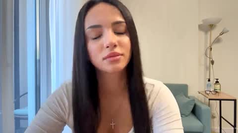 Miss Mia online show from 04.10.26