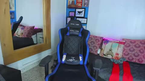 Snapshot of vladhellsing4 chatting on 12.25.24 Vlad online show from 12.25.24