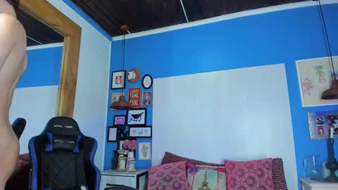 Snapshot of vladhellsing4 chatting on 01.09.25 Vlad online show from 01.09.25