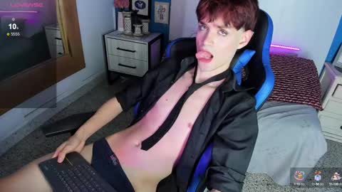 Snapshot of vladhellsing4 chatting on 02.08.25 Vlad online show from 02.08.25