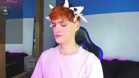 Snapshot of vladhellsing4 chatting on 09.12.25 Vlad online show from 09.12.25