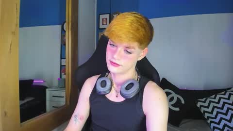 Snapshot of vladhellsing4 chatting on 10.22.25 Vlad online show from 10.22.25