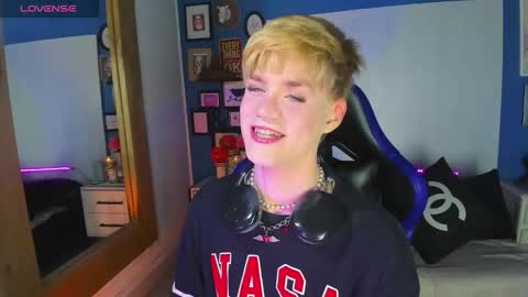 Snapshot of vladhellsing4 chatting on 10.28.25 Vlad online show from 10.28.25