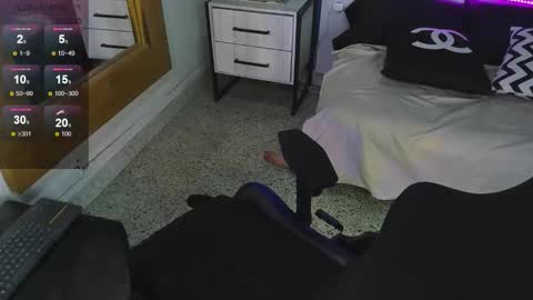 Snapshot of vladhellsing4 chatting on 11.06.25 Vlad online show from 11.06.25