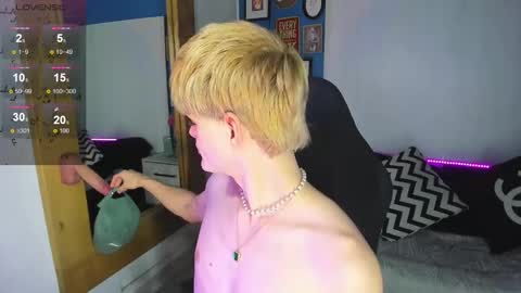 Snapshot of vladhellsing4 chatting on 11.08.25 Vlad online show from 11.08.25