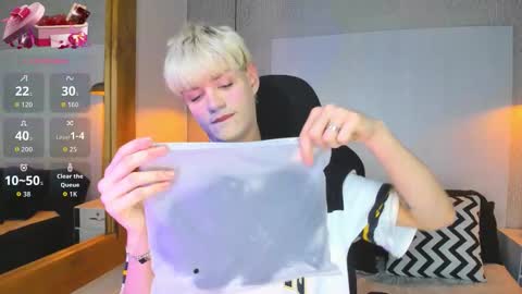 Snapshot of vladhellsing4 chatting on 02.19.26 Vlad online show from 02.19.26