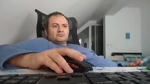 Snapshot of vladuhuh chatting on 02.04.25 vladuhuh online show from 02.04.25