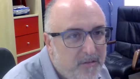 Snapshot of volpi72 chatting on 10.29.25 volpi72 online show from 10.29.25