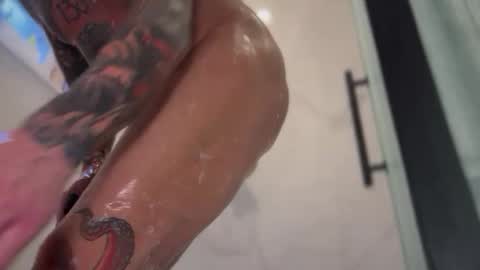 Snapshot of vonbixxx chatting on 02.20.25 Von B online show from 02.20.25