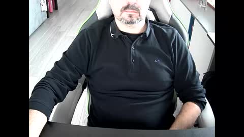 Snapshot of vonele chatting on 01.10.25 Vonn online show from 01.10.25