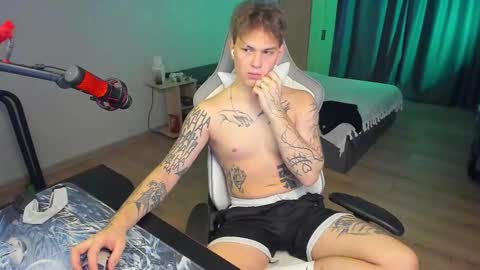 Snapshot of vova_belkin_ chatting on 10.14.25 vova online show from 10.14.25