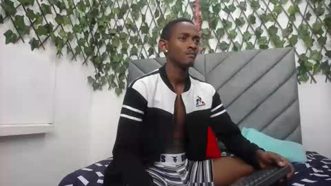 Snapshot of vsleyandlunaper chatting on 02.23.26 vsleyandlunaper online show from 02.23.26