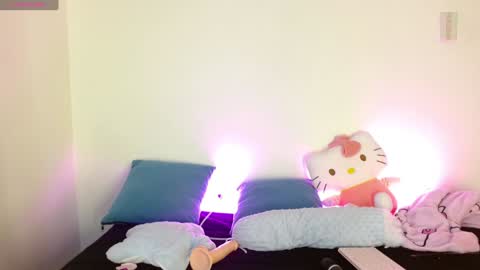 Snapshot of w_kittycat chatting on 01.02.25 kitty SUPORT ME AND MY BABY SINGLE MOMY online show from 01.02.25