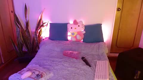 Snapshot of w_kittycat chatting on 09.13.25 kitty SUPORT ME AND MY BABY SINGLE MOMY online show from 09.13.25