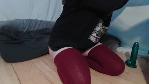 Snapshot of wacky_weirdo chatting on 10.27.25 Rose online show from 10.27.25