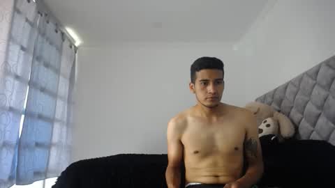 Snapshot of wade_wil chatting on 01.19.25 wade and antonella online show from 01.19.25