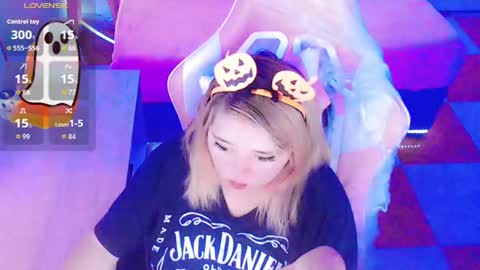 Snapshot of waifumochi_chan chatting on 10.09.25 online show from 10.09.25