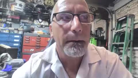 Snapshot of wakesblowinclouds chatting on 11.01.25 wakesblowinclouds online show from 11.01.25