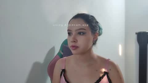 Snapshot of wandadoll chatting on 10.19.25 Wanda online show from 10.19.25