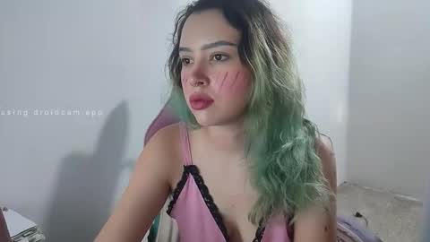 Snapshot of wandadoll chatting on 10.20.25 Wanda online show from 10.20.25