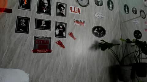 Snapshot of wandaloov chatting on 10.19.25 wanda online show from 10.19.25