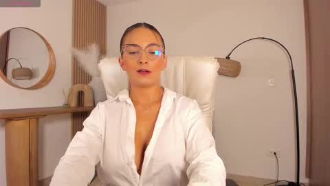 Snapshot of wandathompson_ chatting on 03.03.26 Wanda online show from 03.03.26