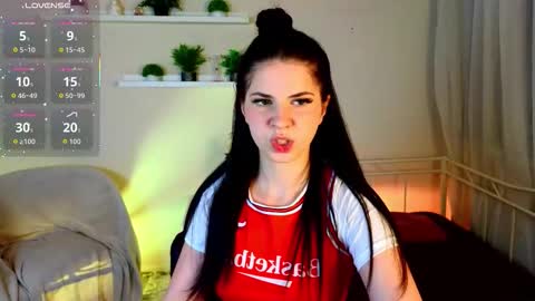 Snapshot of wander_waves chatting on 10.15.25 Wanda online show from 10.15.25