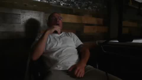 Snapshot of wantmymantofukme chatting on 10.15.25 wantmymantofukme online show from 10.15.25