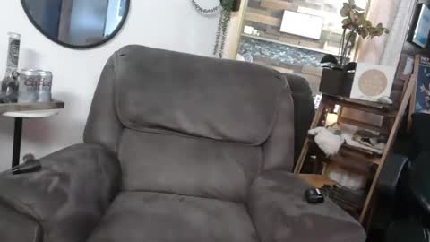 Snapshot of wantmymantofukme chatting on 10.29.25 wantmymantofukme online show from 10.29.25