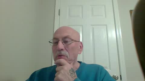 Snapshot of watchplaycum chatting on 01.05.25 watchplaycum online show from 01.05.25