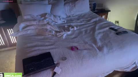 WatchUsFuck69247 online show from 02.21.25