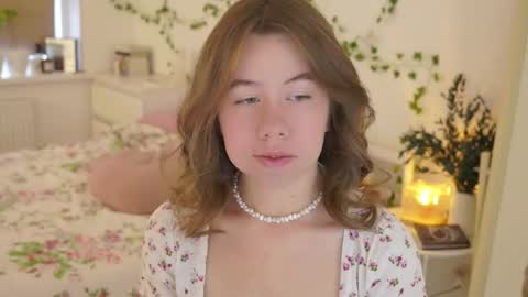 Snapshot of watermelon_sugar_ chatting on 10.24.25 Tess Pls support me with Can we reach 155 my favorite number online show from 10.24.25