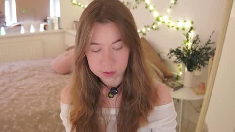 Snapshot of watermelon_sugar_ chatting on 11.11.25 Tess Pls support me with Can we reach 155 my favorite number online show from 11.11.25