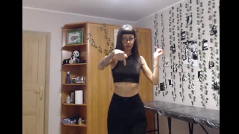 Mina online show from 11.17.25