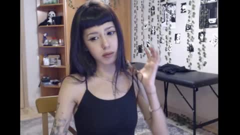 Mina online show from 12.21.25