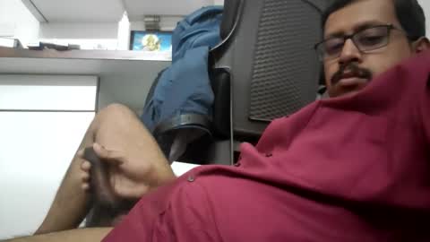 Snapshot of wearcondom chatting on 04.01.26 sexyguy online show from 04.01.26