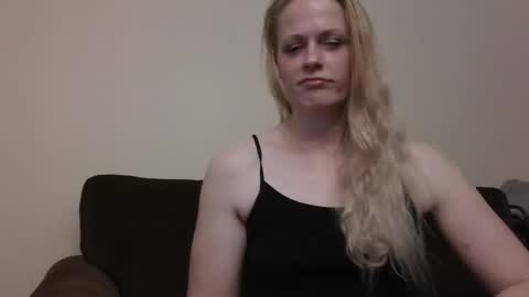 Snapshot of webcumcouple chatting on 04.17.26 HayleyJay online show from 04.17.26