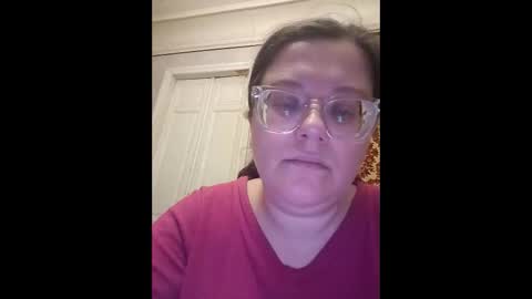 Snapshot of webgirl2 chatting on 10.10.25 Marina online show from 10.10.25