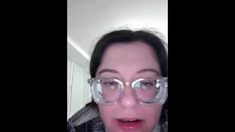 Snapshot of webgirl2 chatting on 11.06.25 Marina online show from 11.06.25