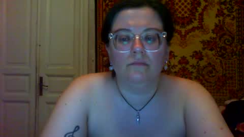 Snapshot of webgirl2 chatting on 06.11.26 Marina online show from 06.11.26