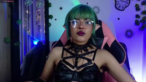 Snapshot of weed420moni chatting on 06.17.26 weed420moni online show from 06.17.26