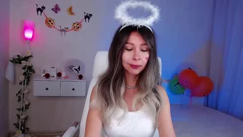 Snapshot of wendifoster chatting on 10.31.25 Wendi Foster online show from 10.31.25